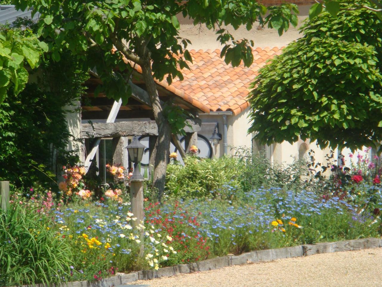 Chambres D'Hotes Au Gite De La Pommeraie Landeronde Eksteriør billede